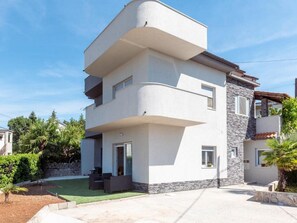 아파트 (Two Bedroom Apartment) | 외관