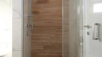 Apartment (Two Bedroom Apartment) | Bathroom | Shower, towels
