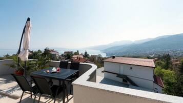 Departamento (One Bedroom Apartment with Sea View) | Balcón