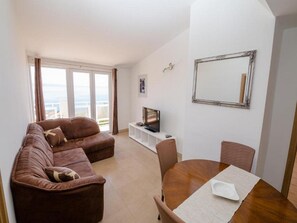 Apartment (Two Bedroom Apartment with Balcony) | Living room - Apartments Bandalo (Podstrana)