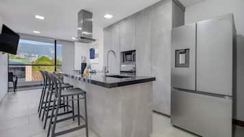 Fridge, microwave, oven, stovetop