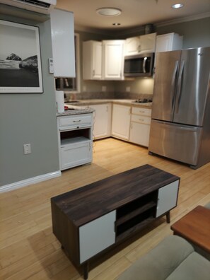 Full Kitchen with dishwasherand overhead Microwave - 2 Bed 2 full Bath Modern Condo near Convention Center Downtown  (San Jose)