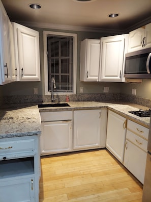 Private kitchen - 2 Bed 2 full Bath Modern Condo near Convention Center Downtown  (San Jose)