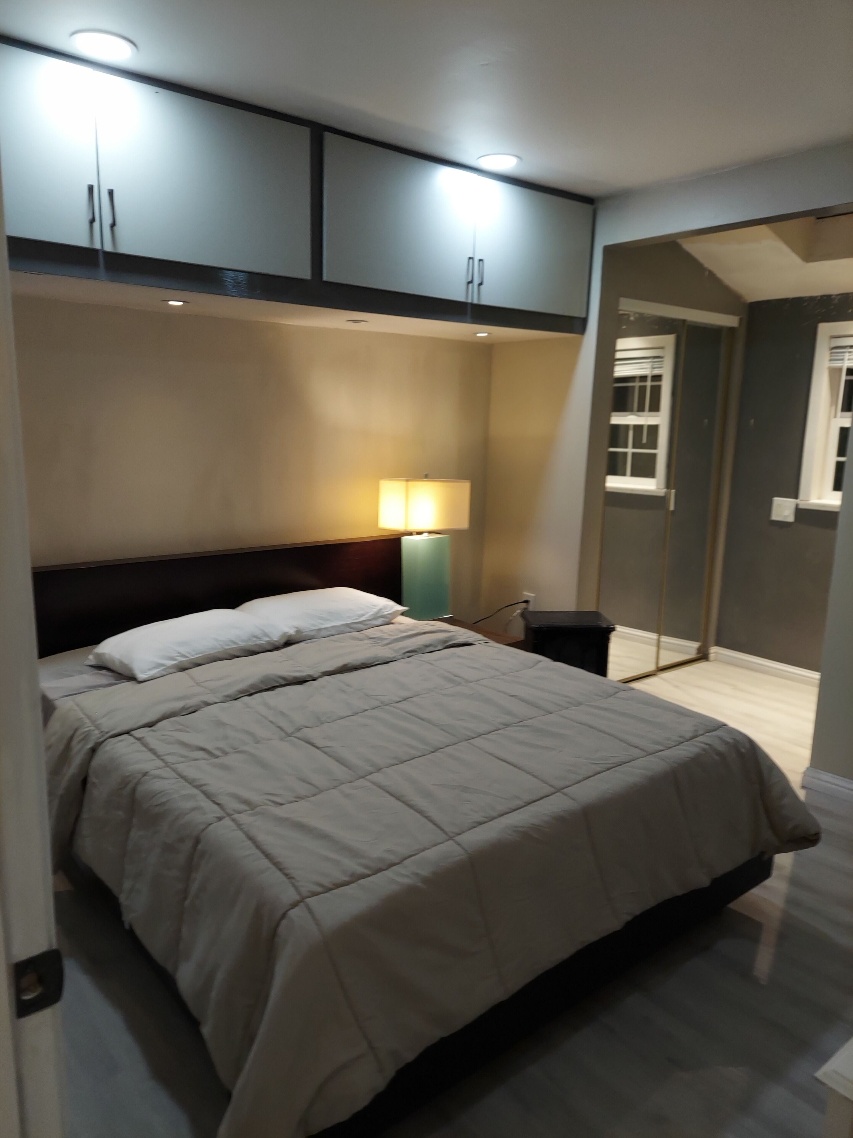 2 Bed 2 full Bath Modern Condo near Convention Center Downtown 
