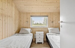 4 bedrooms, travel cot, free WiFi
