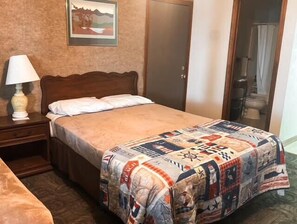 2 bedrooms, iron/ironing board, internet, bed sheets