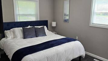 3 slaapkamers, een strijkplank/strijkijzer, wifi, beddengoed