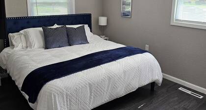 Modern 3BD/2BA near U of I with a large master suite!