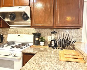 冰箱、微波炉、烤箱、炉灶