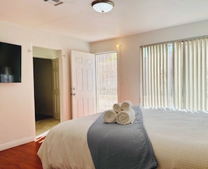 4 多间卧室、熨斗/熨衣板、免费 WiFi、床单