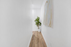 Interior - Luxury 3 BR Near NYC with Easy Parking (Yonkers)