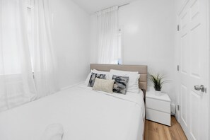 Room - Luxury 3 BR Near NYC with Easy Parking (Yonkers)