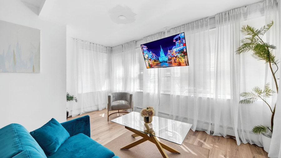 Luxury 3 BR Near NYC with Easy Parking