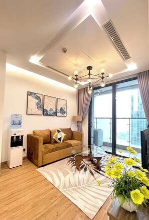 Deluxe Apartment, 1 Bedroom | Living area - Hagi APT - Vinhomes Metropolis in Ha Noi (Hanoi)