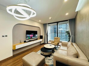 Deluxe Apartment, 3 Bedrooms | Living area - Hagi APT - Vinhomes Metropolis in Ha Noi (Hanoi)