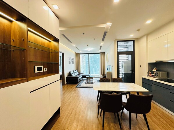 Departamento Deluxe, 2 habitaciones | Cortinas blackout, insonorización y tabla de planchar con plancha 