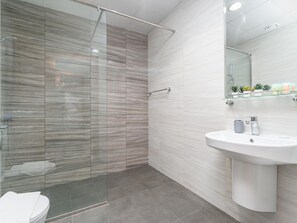 Bathroom - Luxe 1 BR City View Pool & Gym by Belvilla (Dubai)