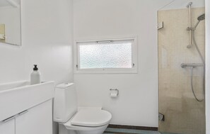 Shower - 3 bedroom lovely home in Melby (Melby)