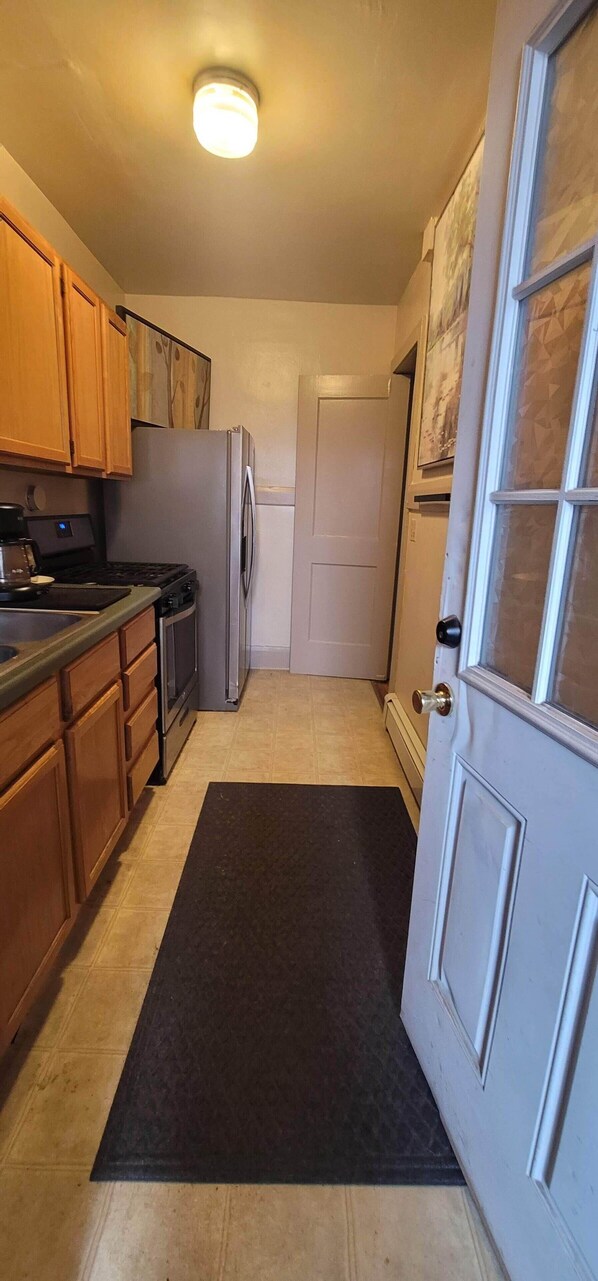 Fridge, microwave, oven, stovetop - Our cozy apartment is your home away from home. 
 (Hibbing)