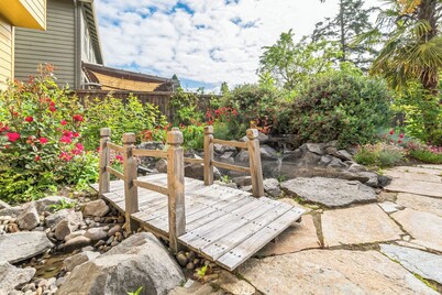 Spacious, private, 5 bedrooms 3 full bath House near Portland downtown 