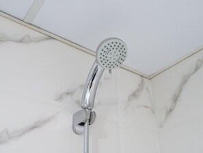 Bathroom - Luxe 4bed Apt Dubai Marina JBR Pool by Belvilla (Dubai)