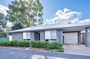 Exterior - Mason's Lodge - Family Entertainer, Close to Mall (Dubbo)