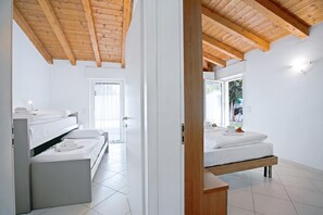 Family House, Multiple Bedrooms (Sara’s Garden Home)