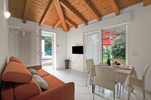 21-inch flat-screen TV with cable channels, TV - Il Giardino di Sara (Arco)