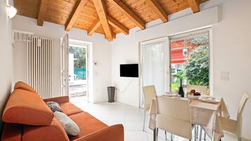 Family House, Multiple Bedrooms (Sara’s Garden Home) | Living area | 21-inch flat-screen TV with cable channels, TV