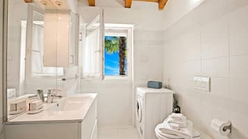 Family House, Multiple Bedrooms (Sara’s Garden Home) | Bathroom | Shower, hair dryer, bidet, towels
