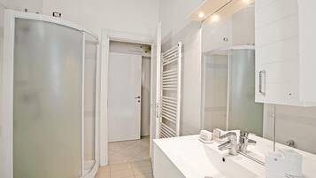 Family House, Multiple Bedrooms (Sara’s Garden Home) | Bathroom | Shower, hair dryer, bidet, towels