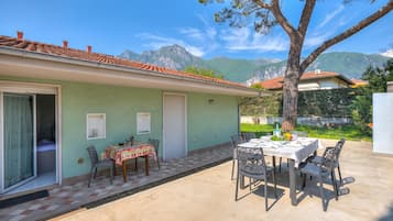 Family House, Multiple Bedrooms (Sara’s Garden Home) | Outdoor dining