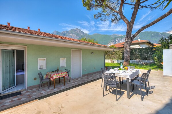 Family House, Multiple Bedrooms (Sara’s Garden Home) | Outdoor dining