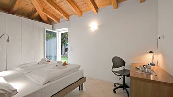 Family House, Multiple Bedrooms (Sara’s Garden Home) | 2 bedrooms, free WiFi, bed sheets