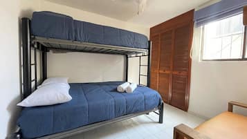 3 bedrooms, iron/ironing board, internet, bed sheets