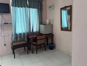 Family Suite | Laptop workspace, free WiFi, bed sheets - OYO 90981 Chenang Rest House 1 (Langkawi)