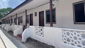 A row of single-story buildings with individual doors and windows, each with a small porch area. - OYO 90981 Chenang Rest House 1 (Langkawi)