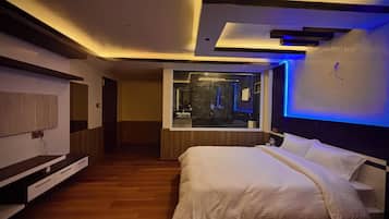 Superior Room, Mountain View | Desk, laptop workspace, soundproofing, free WiFi
