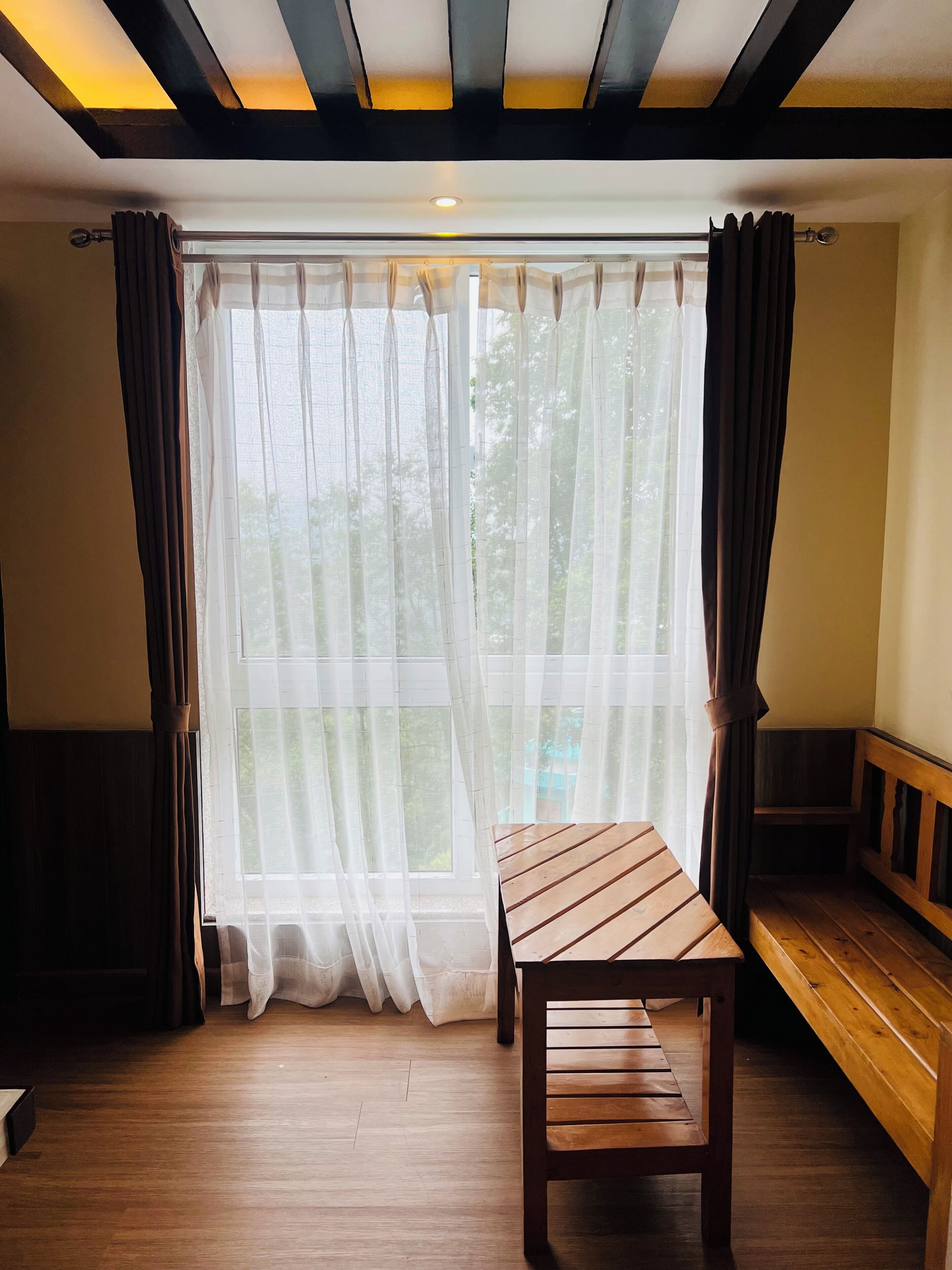 Deluxe Quadruple Room, Mountain View | Living area