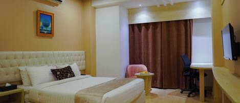 Ropa de cama de alta calidad, colchones con pillow-top y minibar