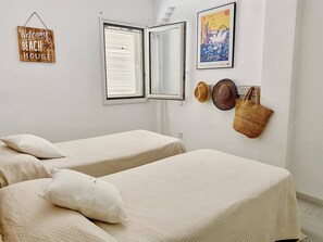 2 chambres, fer et planche à repasser, Wi-Fi gratuit, draps fournis