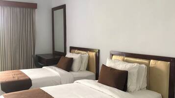 書桌、免費無線上網、床單