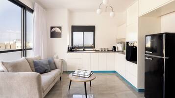 Appartement, balcon | Coin séjour | TV connectée de 60 pouces avec chaßnes numériques