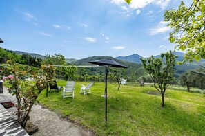 Standard House, Multiple Bedrooms, Mountainside (Casa Sant'Anna - In Garfagnana) | Property grounds - Casa Sant'anna - In Garfagnana (Minucciano)