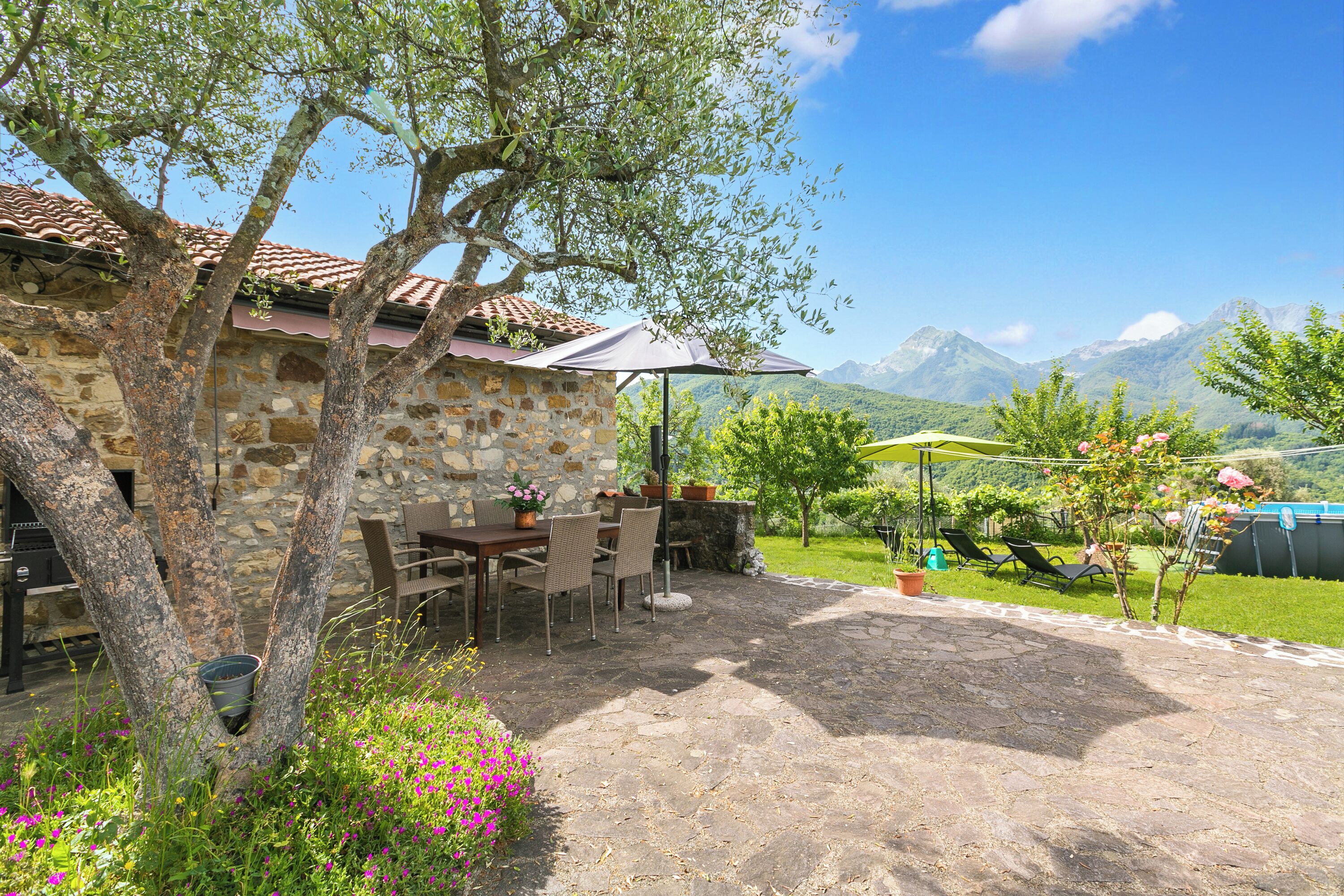 Standaard huis, meerdere slaapkamers, uitzicht op gebergte (Casa Sant'Anna - In Garfagnana) | Buiten dineren