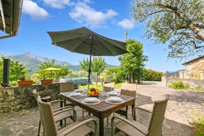 Hus Standard - flera sovrum - intill bergen (Casa Sant'Anna - In Garfagnana) | Restaurang utomhus