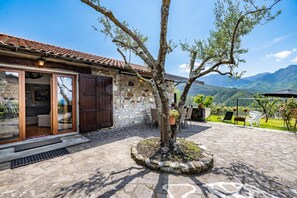 Standardhus - flere soveværelser - ved bjerg (Casa Sant'Anna - In Garfagnana) | Udendørsområde