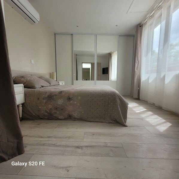 1 chambre, fer et planche à repasser, Wi-Fi, draps fournis