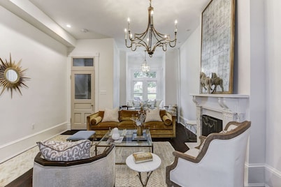 Luxe 5BR / 3BA, 2 Blks to Capitol & Metro