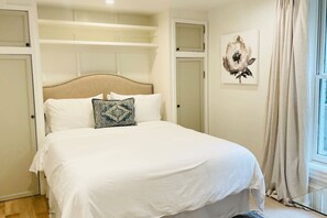 2 bedrooms, desk, iron/ironing board, WiFi